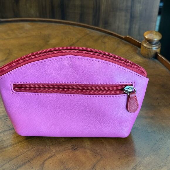 Ili New York Pink and Red Lip Design Women's Leather Cosmetic Bag EUC - Picture 3 of 8